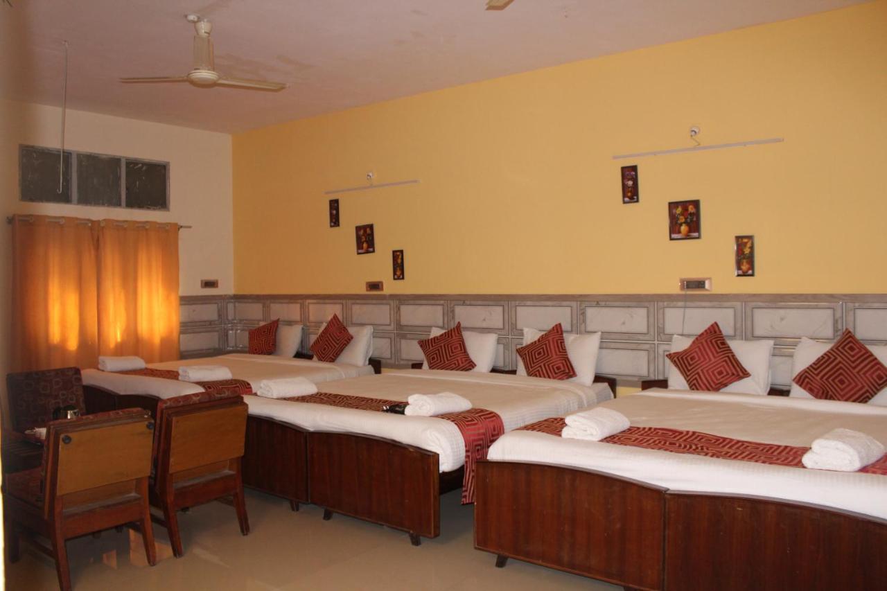 Kaveri Hotel Bed & Breakfast 迈索尔 外观 照片