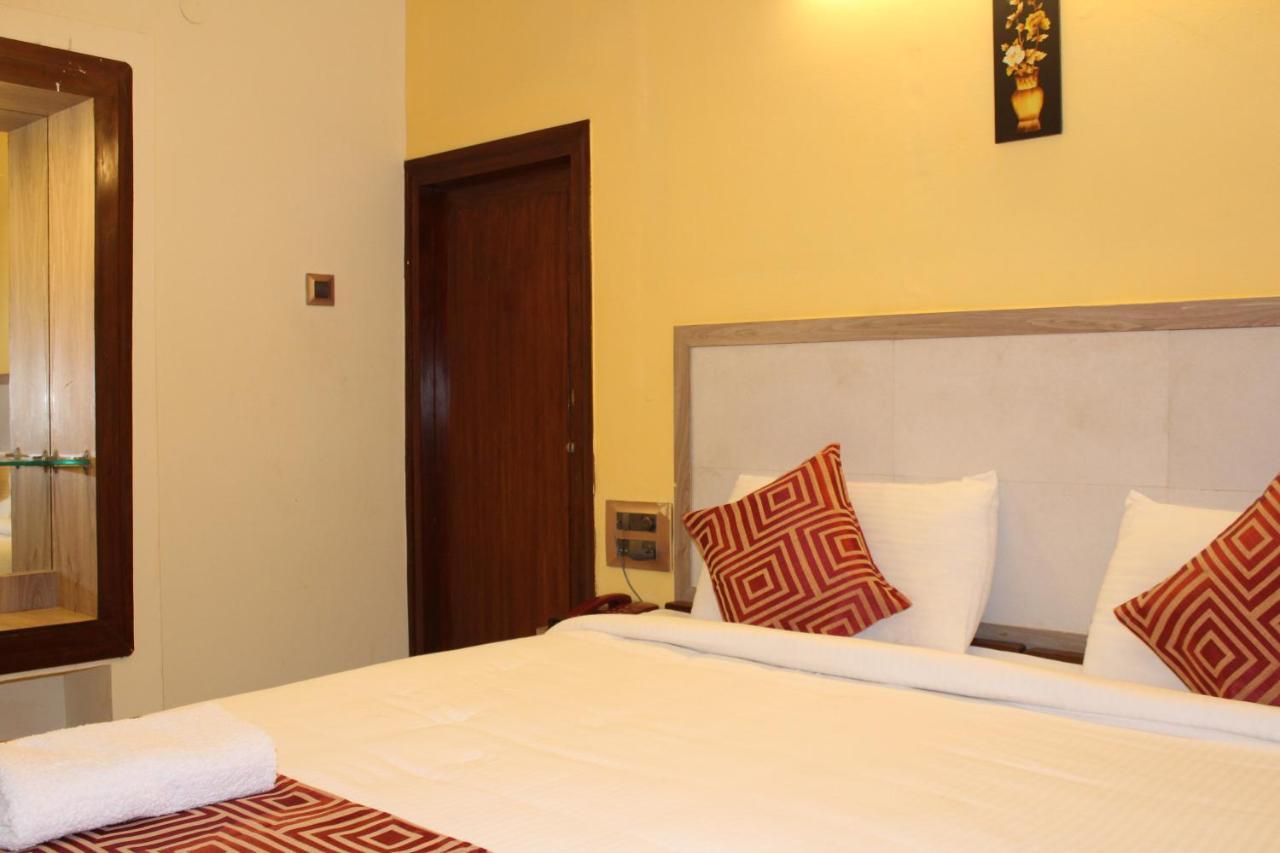 Kaveri Hotel Bed & Breakfast 迈索尔 外观 照片