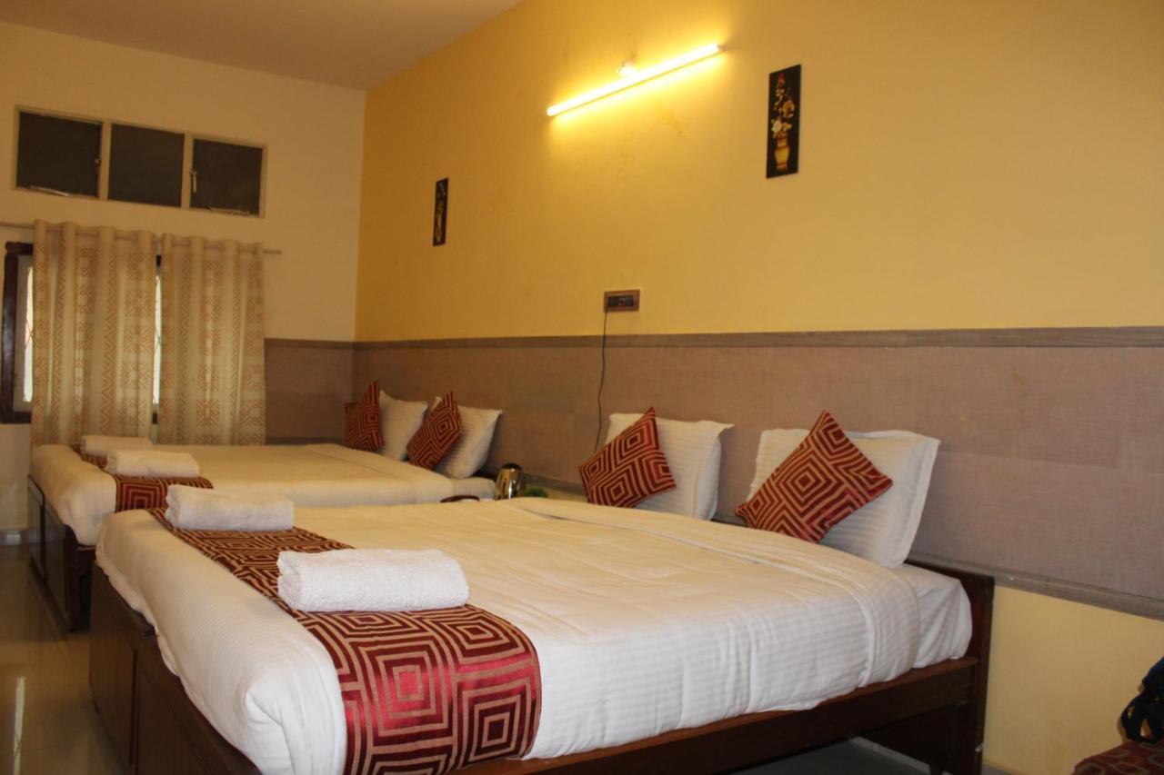 Kaveri Hotel Bed & Breakfast 迈索尔 外观 照片